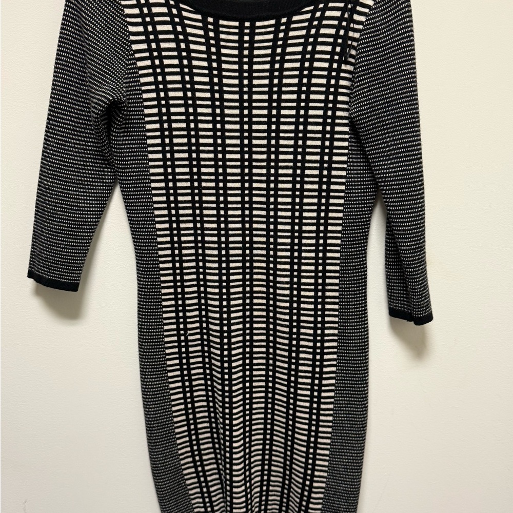 Gabby Skye Black and White Patterned 3/4 Sleeve Dress